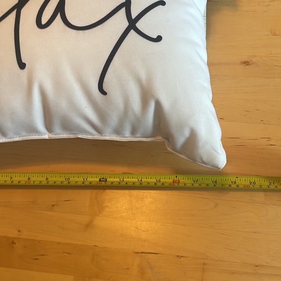 Decorative pillows - Picture 2 of 3